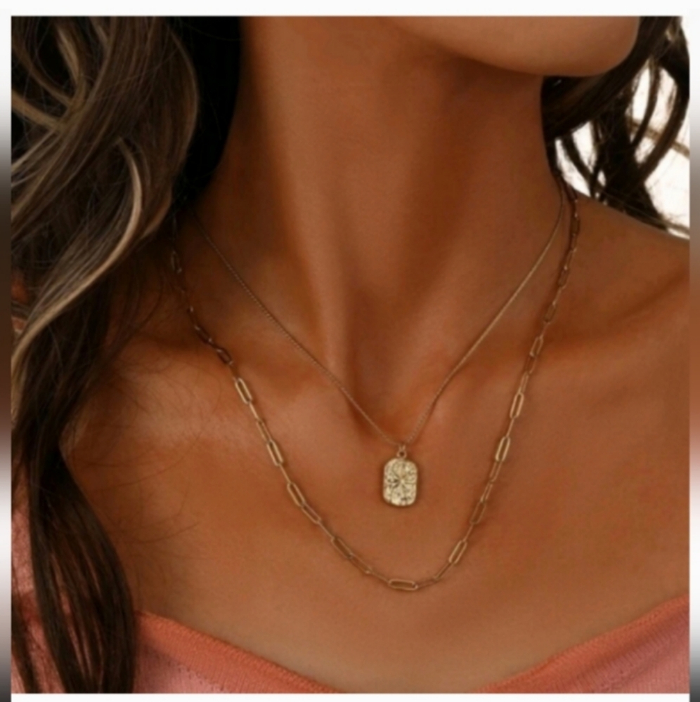Gold Pendant Necklace